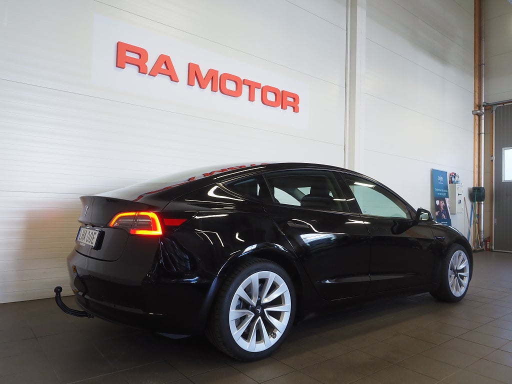 Tesla Model 3 Standard Range 283hk Dragkrok Pano Kamera Navi Moms 2023