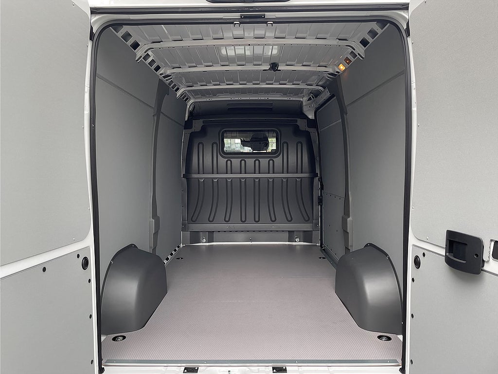 Bild på Peugeot Boxer BlueHDi 140hk Aut L2H2 - DEMO
