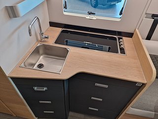 Husbil-halvintegrerad Adria CORAL 670 DL 21 av 36