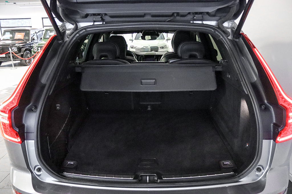 Volvo XC60 B5 AWD R-Design H/K Panorama HuD 360° Dragkrok VOC