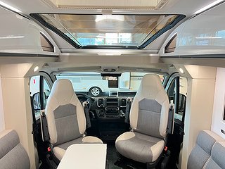 Husbil-halvintegrerad Adria COMPACT SUPREME DL 15 av 23