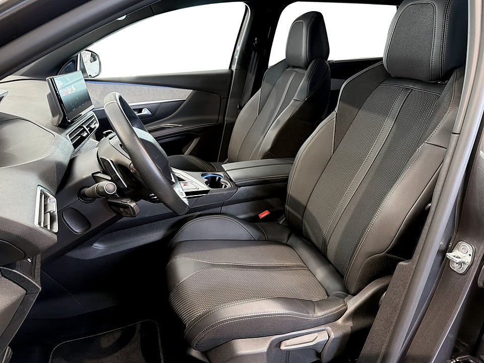 Bild på Peugeot 5008 GT 1.2 PT 130hk Aut 7-SITS B-KAMERA CARPLAY