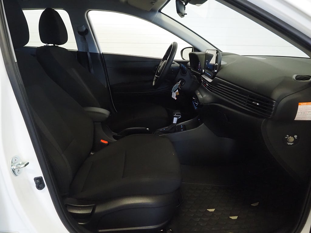 Hyundai i20 Essential 1.0 T-GDI 100HK Automat Kamera Moms 2025