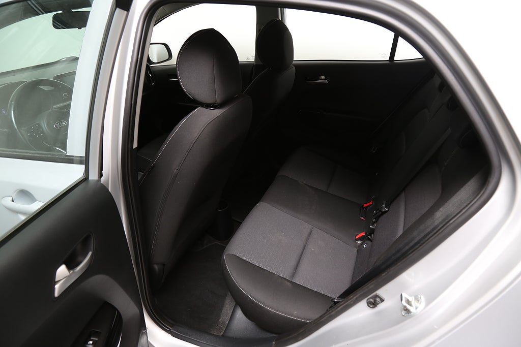 Kia Picanto 1,25 MPI 84hk Advance Automat CarPlay Kamera P-sensor 2019