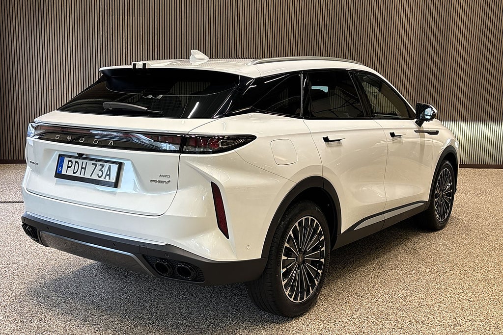 Omoda 9 1.5T + 34.46 kWh PHEV AWD Pano Elstol 360 BLIS Sony HUD