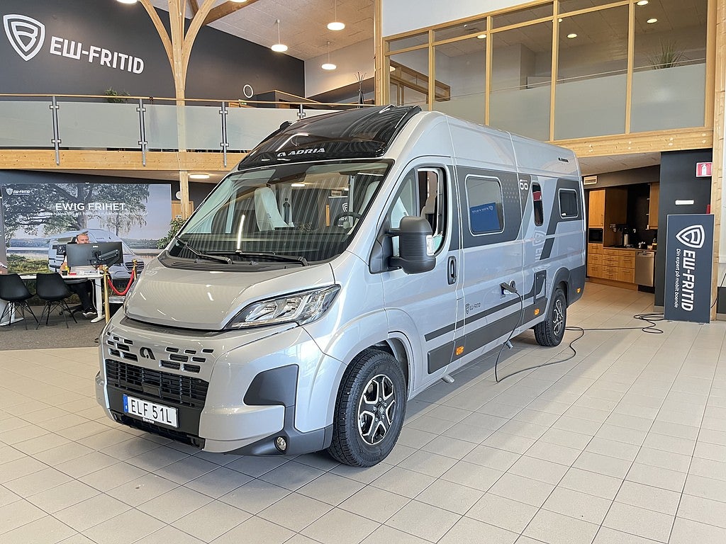 Adria TWIN 640 SLB 60 YEAR (Litium+MaxxFan+Solcell+Aut 140hk+3 500kg)