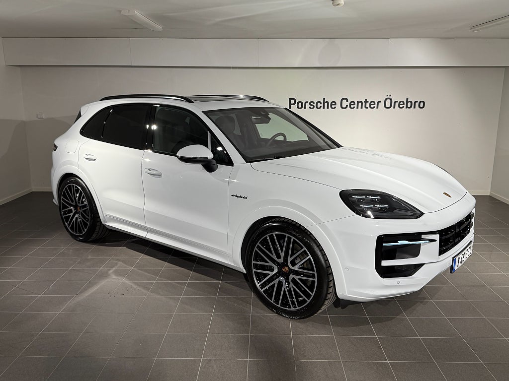 Porsche Cayenne E-Hybrid "Sportig höstkampanj"