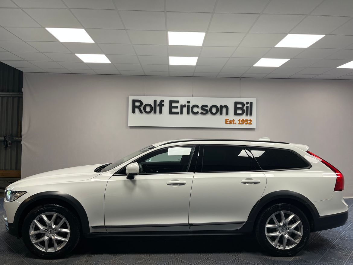 Volvo V90 Cross Country D4 AWD Business 2018, photo 2/10