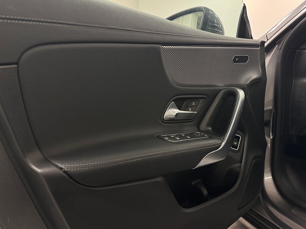 Mercedes-Benz CLA 200 Coupe 7G Aut Navi Värmare Svensksåld bild 14