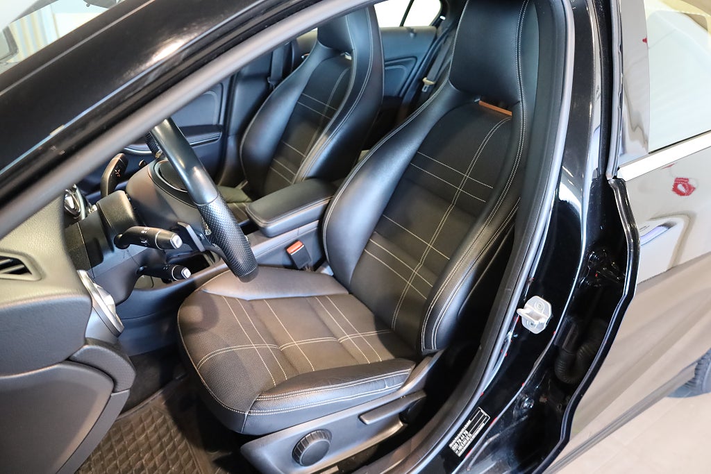 Mercedes-Benz A 180 7G-DCT Urban Kamera Blåtand Bi-Xenon 2015