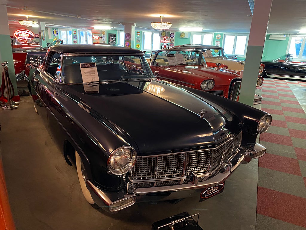 Lincoln Continental Mark II -56