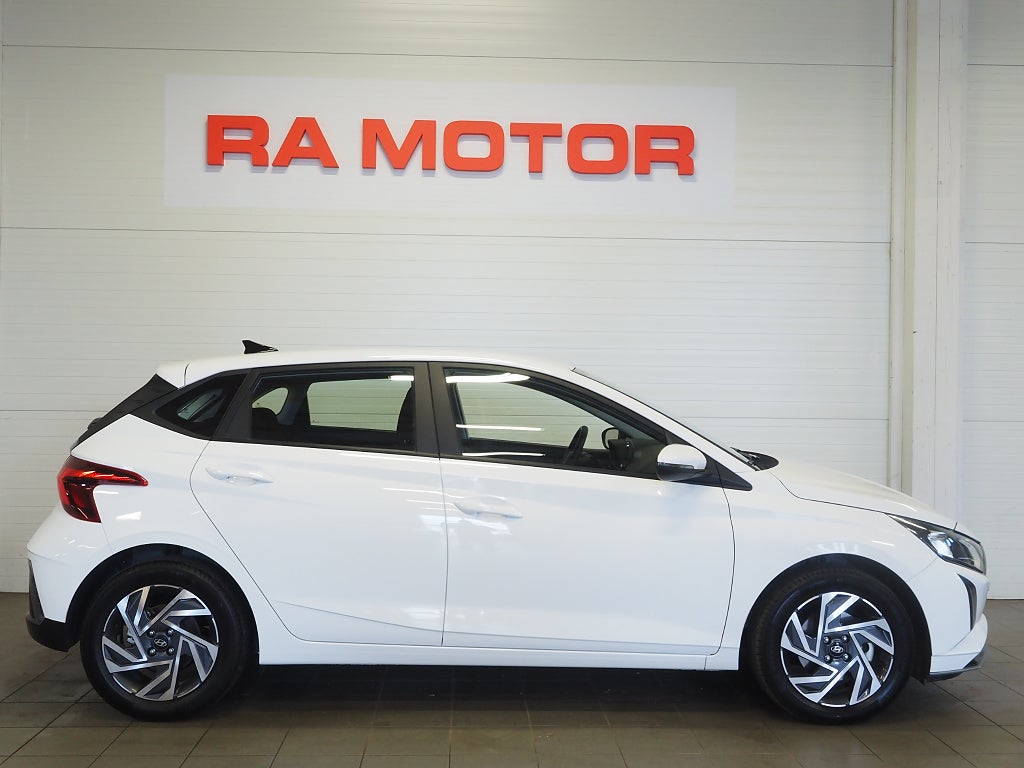 Hyundai i20 Essential 1.0 T-GDI 100HK Automat Kamera Moms 2025