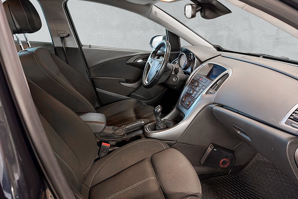 Opel Astra 1.4 Turbo Drive 1-Ägare Välservad 140HK Besiktigad