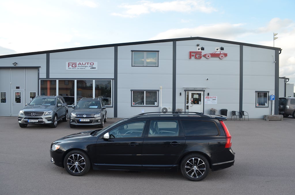 Volvo V70 T4 R-Design 180 hk M-Värmare Drag