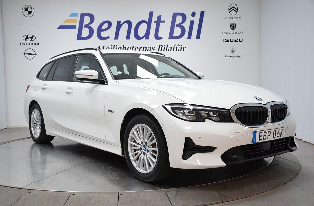 BMW 330e xDrive Touring Sport line/ Drag/ Adaptiv farthållare