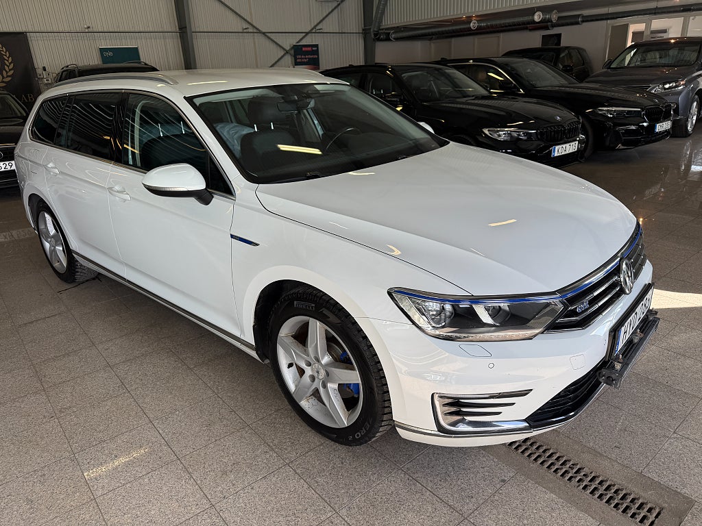 Volkswagen Passat SC GTE 218hk DSG Executive 1 ägare Värmare Kamera Drag