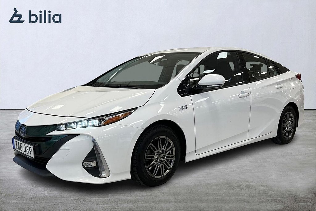Toyota Prius Plug-in Hybrid Active / GPS / V-hjul / HUD / Laddhybrid