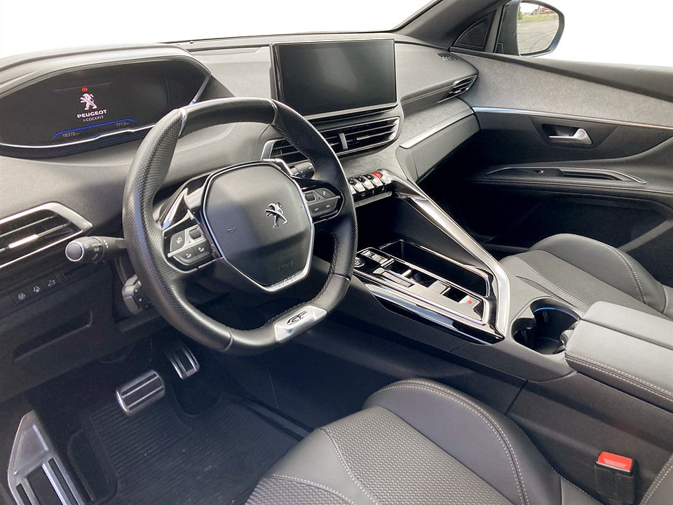 Bild på Peugeot 5008 GT Blackpack 1.2 PT 130hk Aut 7-SITS B-KAMERA CARPLAY