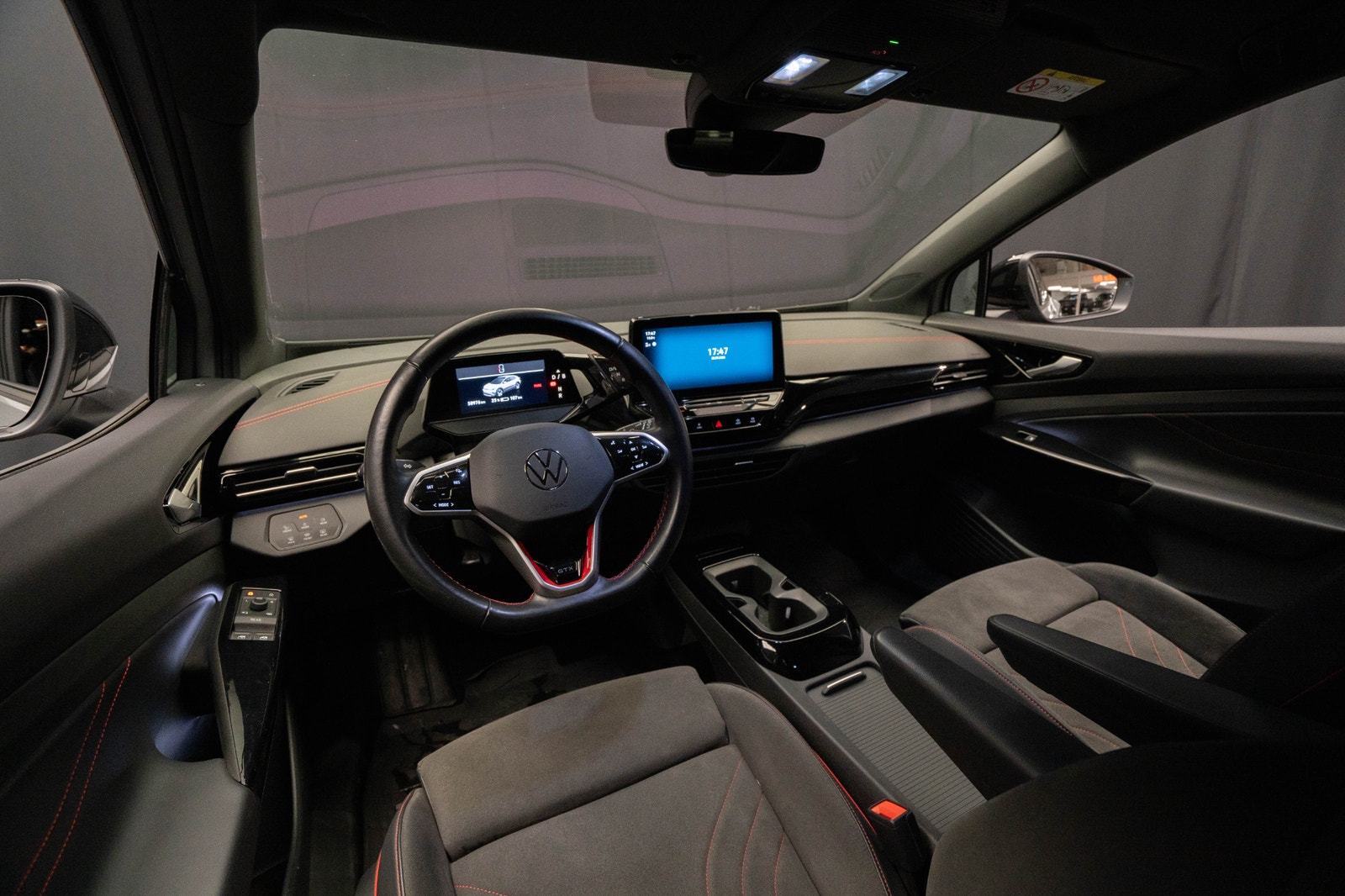 Volkswagen ID.4 GTX 4M TOP SPORT+ DRAG 360 EL-BAKLUCKA ELSTOL 94.8%SoH MOMS 2024 - miniatyr 11