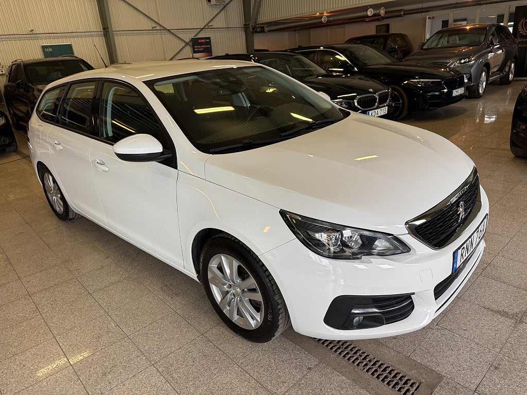 Peugeot 308 SW 1.2 130hk Automat 1 ägare Drag V-hjul Ny servad 