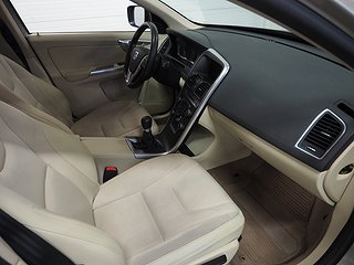 SUV Volvo XC60 7 av 19