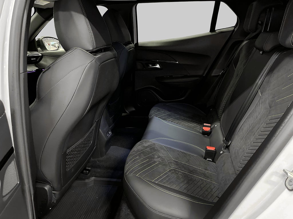 Peugeot 2008 GT 1.2 PureTech 130hk Aut "Drag"  – bild 9