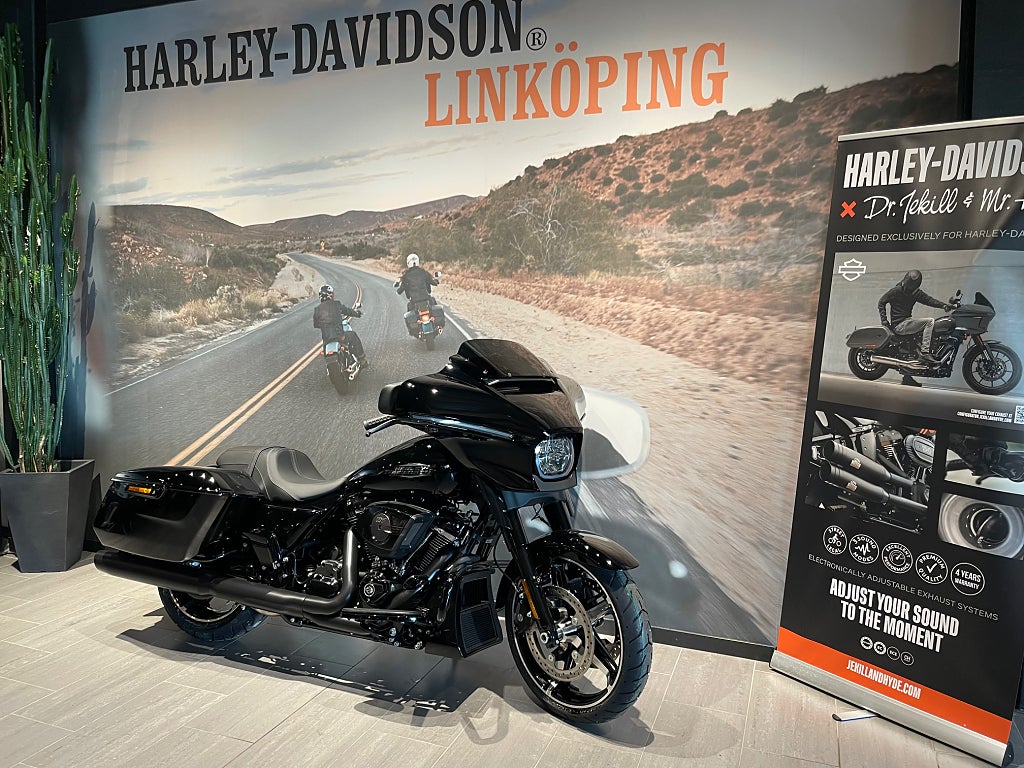 Harley-Davidson Street-Glide  Utförsäljning Spara 83000kr   vi löser transporten