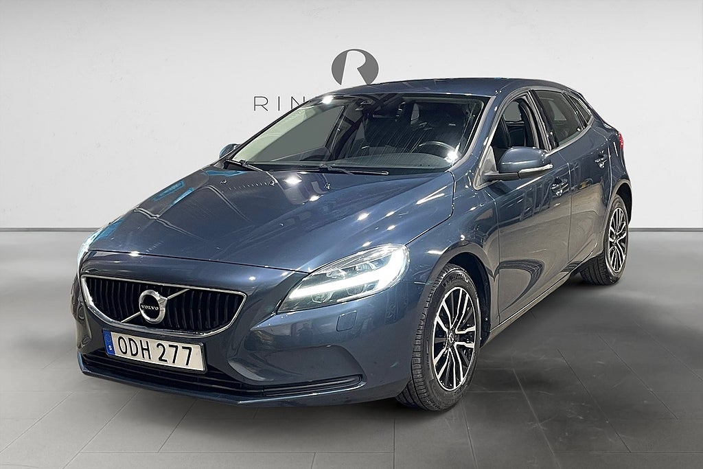 Volvo V40 D3 150 HK MOMENTUM D-VÄRM PDC VOC KAMREM BYTT 0.35L/MIL