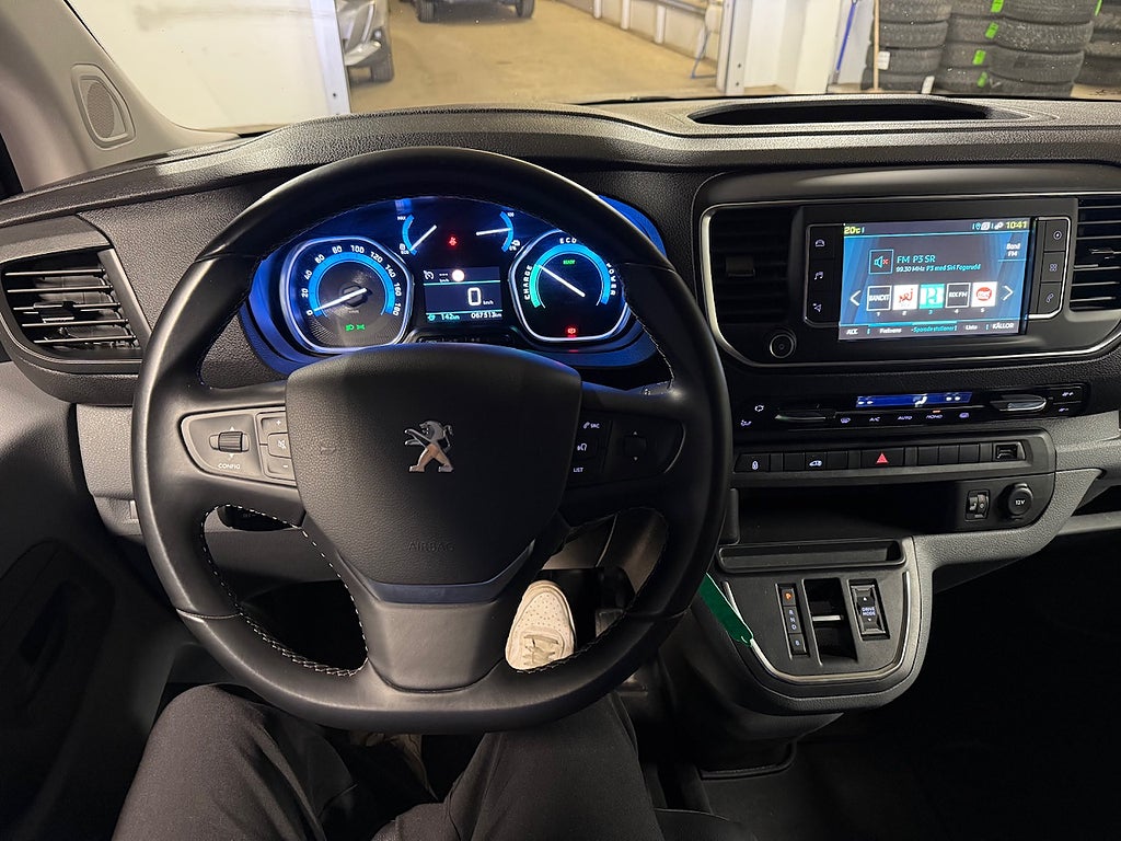 Bild på Peugeot e-Expert  PRO+ L3 75kWh 136hk Back-kamera/Nav