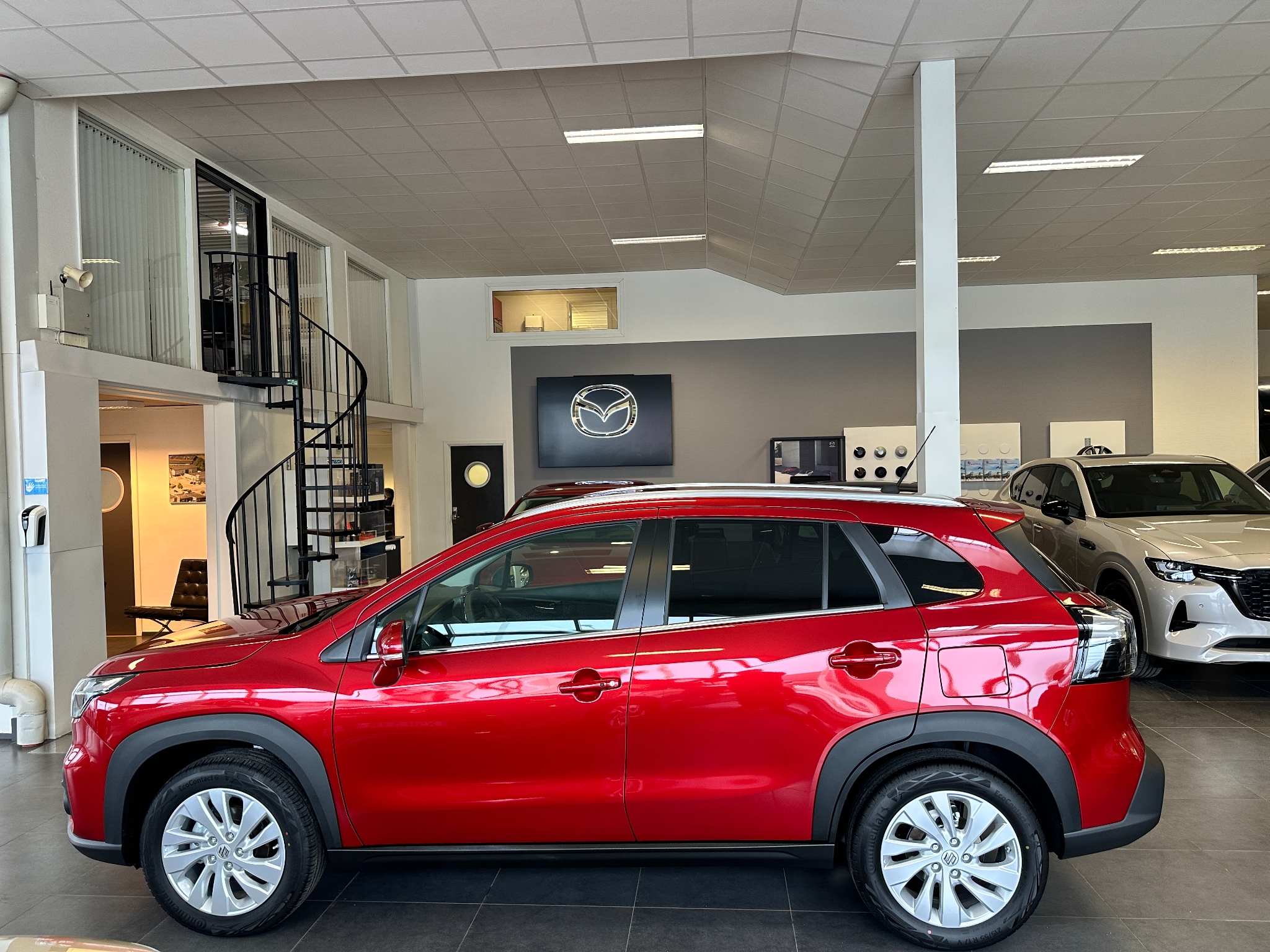 Suzuki S-Cross 2026, photo 2/42
