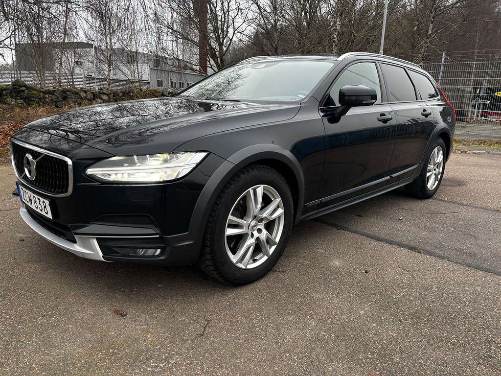 Volvo V90 Cross Country D4 AWD Momentum Drag Navi Euro6 Sv-Såld