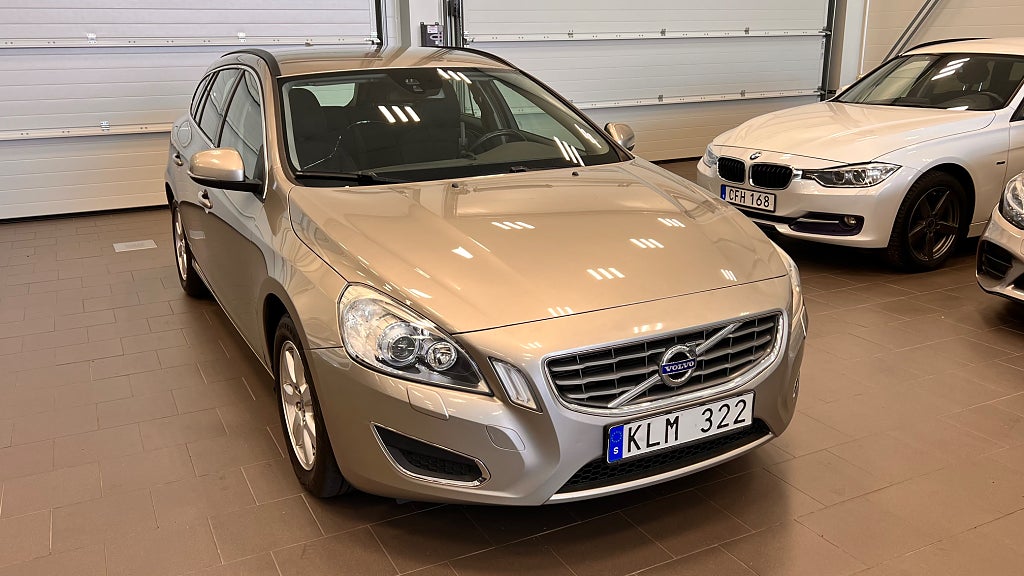 Volvo V60 T3 Momentum Drag Välvårdad Kamrem bytt