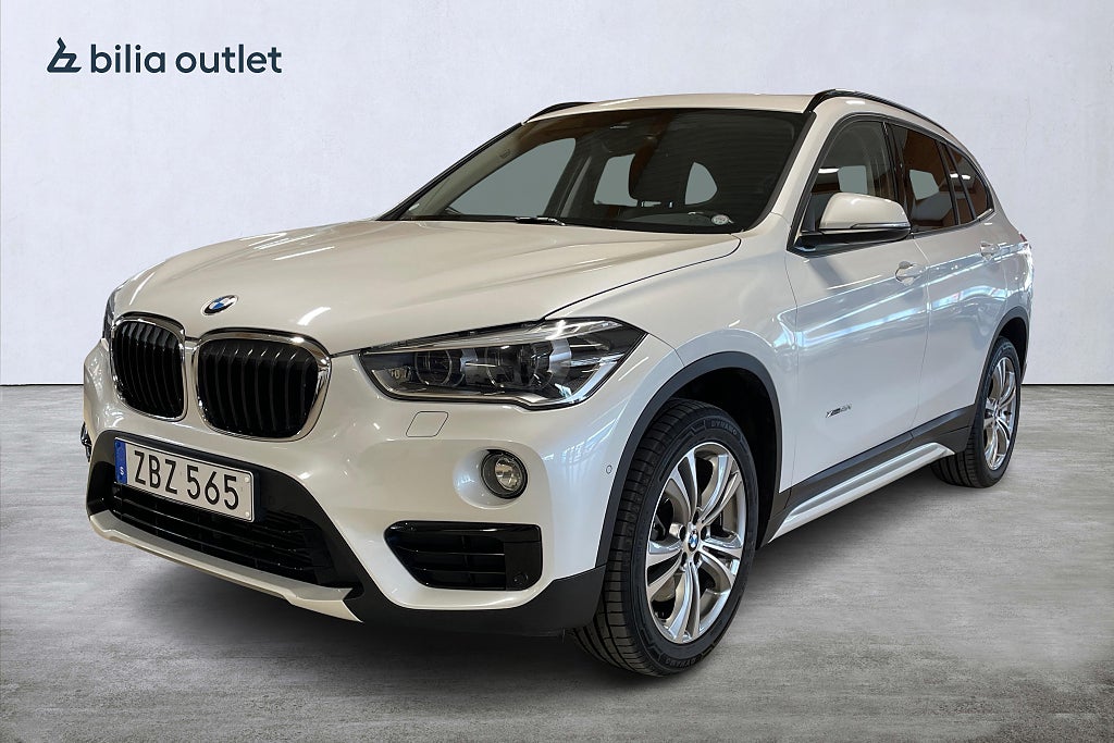 BMW X1 xDrive20i Sportline Panorama / M-Värmare / Drag / B-Kam