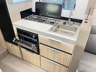 Husbil-halvintegrerad Adria COMPACT SUPREME DL 12 av 23