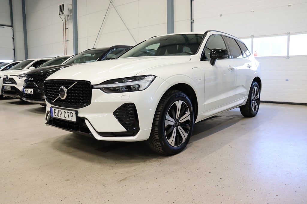 Volvo XC60 Recharge T6 AWD Plus Dark Edition Drag Pano Läder 350hk
