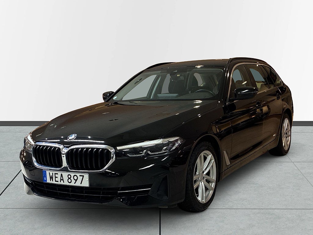 BMW 520d xDrive Touring 190hk MOMS Navi Kamera Rattvärm HiFi S&V