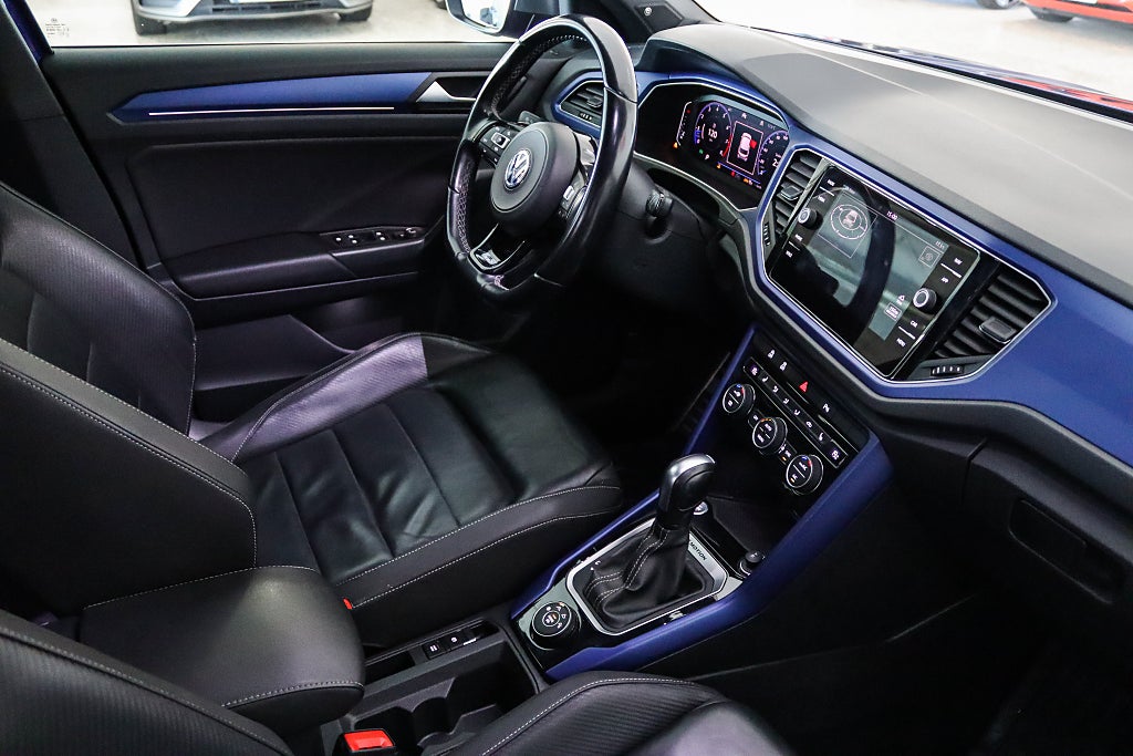 Volkswagen T-Roc R 2.0 TSI Akrapovic 4M Cockpit Beats Drag