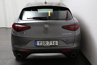 SUV Alfa Romeo Stelvio 6 av 27