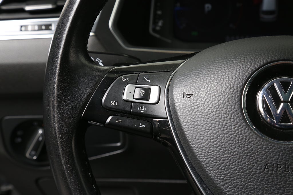 Volkswagen Tiguan Allspace 2,0 TDI 200hk 4M R-Line 7-sätes Värmare Drag 2021