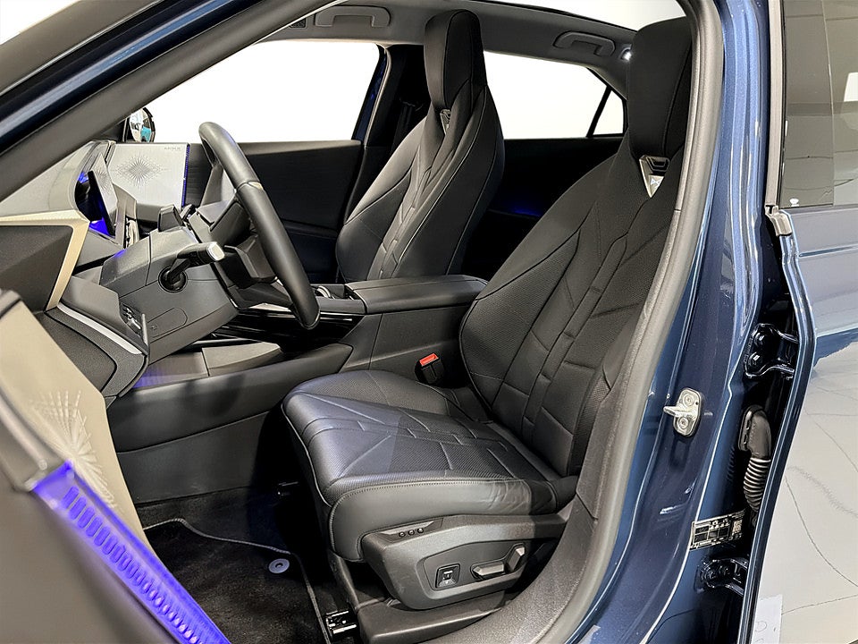 Bild på DS N°8 Étoile 97.2 kWh 349hk Aut AWD B-KAMERA CARPLAY PANO