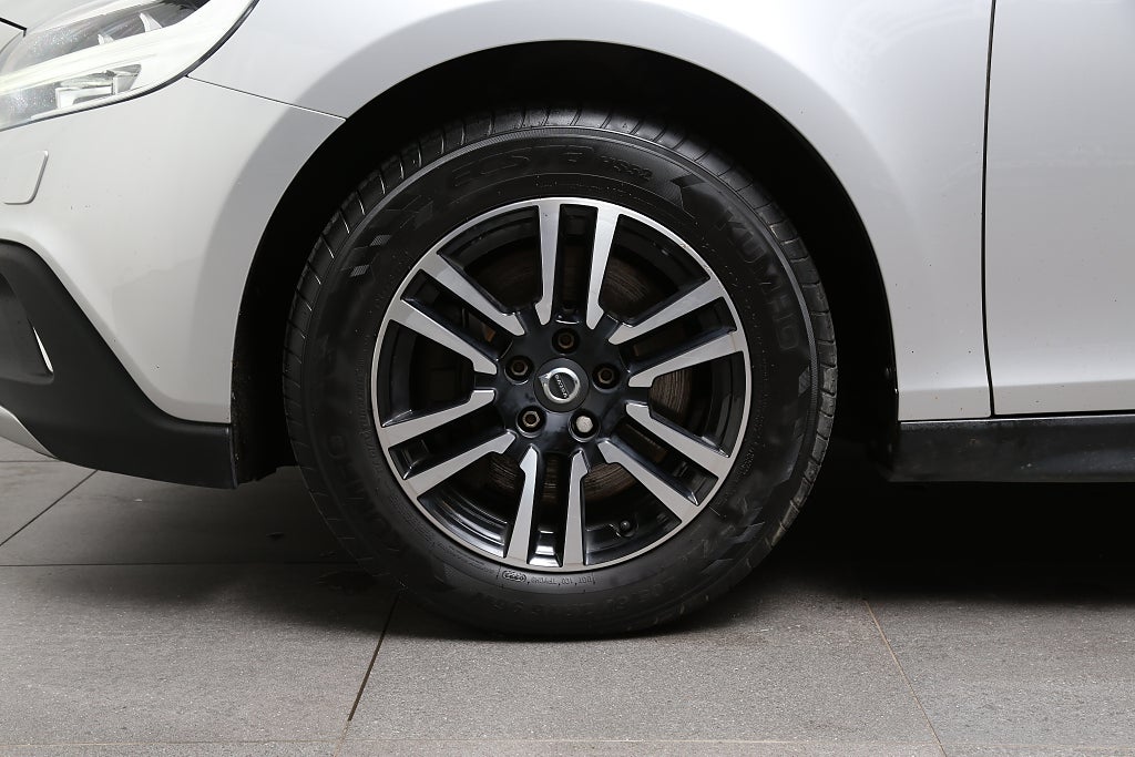 Volvo V40 Cross Country D3 150hk Adv Edition Kamera Värmare Drag 2019