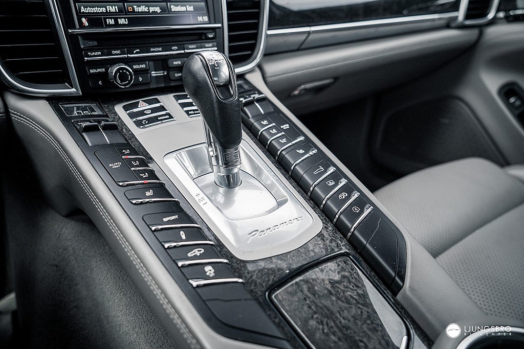 Porsche Panamera 2011 - miniatyr 8