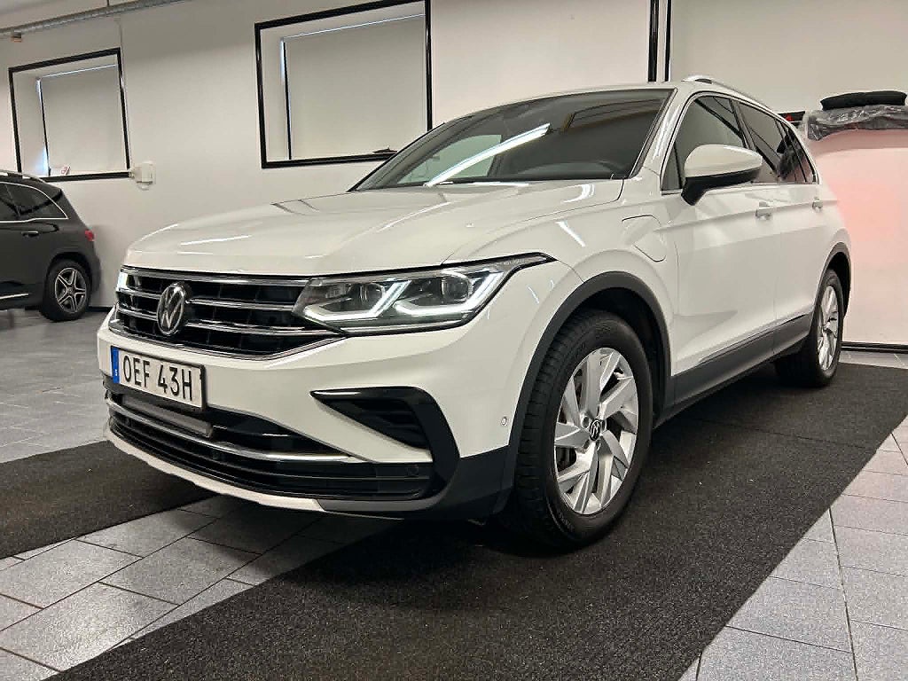 Volkswagen Tiguan eHybrid 1.4 TSI 245 hk Elegance Cockpit IQ  Drag MOMS
