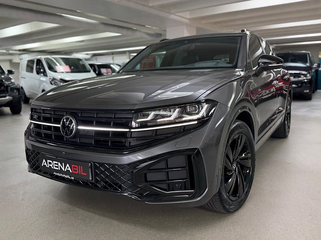 Volkswagen Touareg 3.0 V6 4M R-Line innovation Pano Värmare HuD Drag MOMS