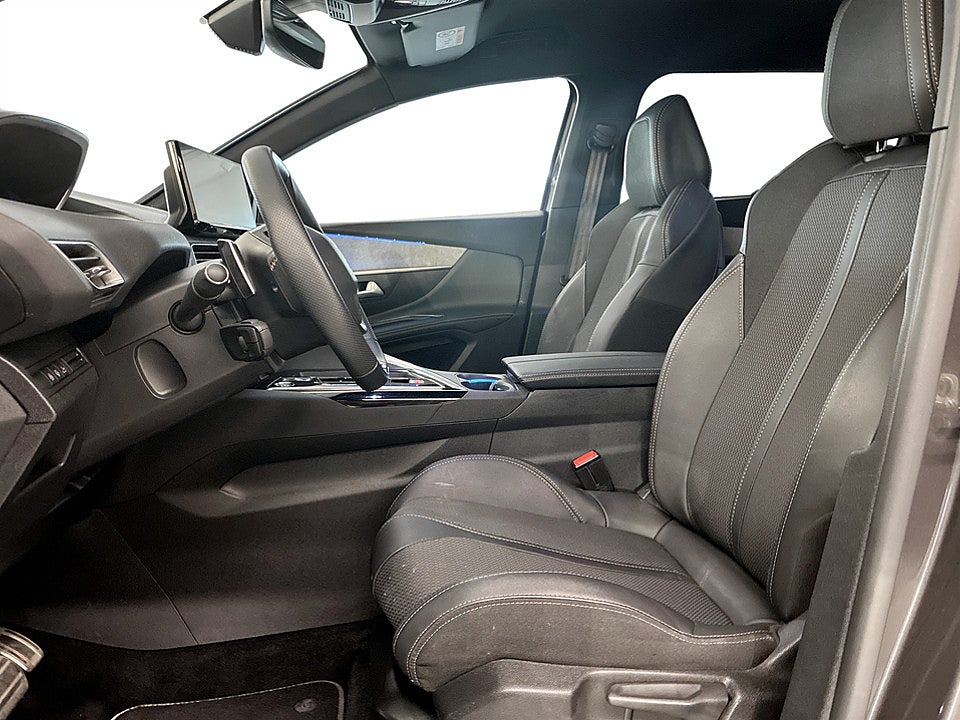 Bild på Peugeot 5008 GT 1.2 PT 130hk Aut 7-SITS B-KAMERA CARPLAY
