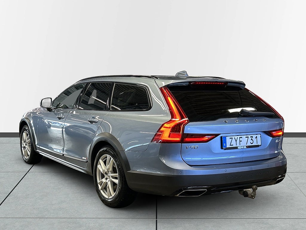 Volvo V90 Cross Country D4 AWD Geartronic Momentum M&D-Värm/Drag/Psens/S&V-Däck