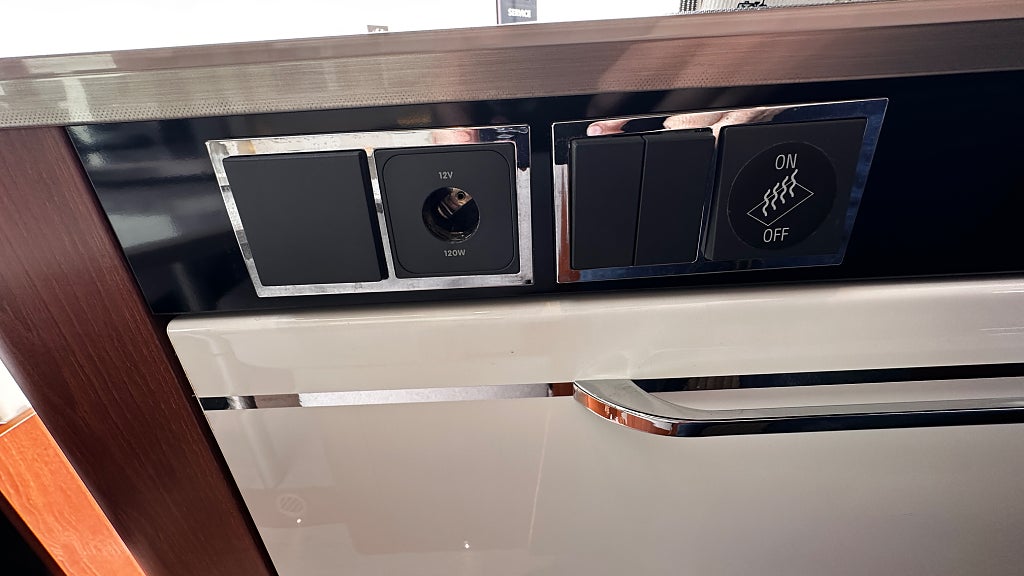 Rapido V68 1 Ägare, Långbädd, Dragkrok thumbnail