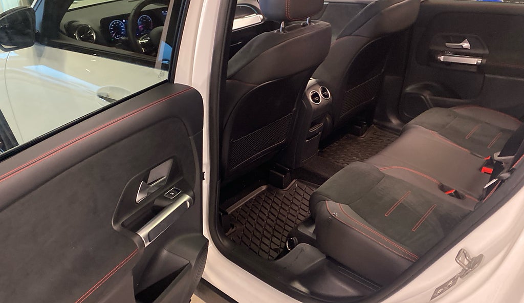 Mercedes-Benz GLB 200 AMG Värmare Advanced Plus Glastak Drag - bild 5