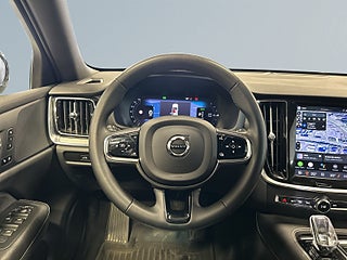 Volvo V60 Recharge T8 AWD Plus Dark R-Design MOMS/1Ägare/Drag/S&V – bild 9
