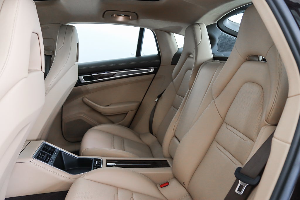 Porsche Panamera 4S PDK PASM B-kamera Pano Navi 422hk En Brukare